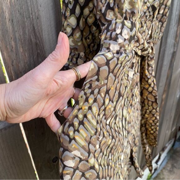 Charlie Jade 100% Silk Belted Romper Roll Tab Sleeve Size S Small Printed - Picture 9 of 14